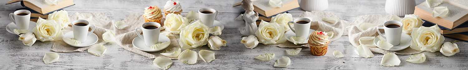 F-1593 Скинали кофе пироженые и белые розы
